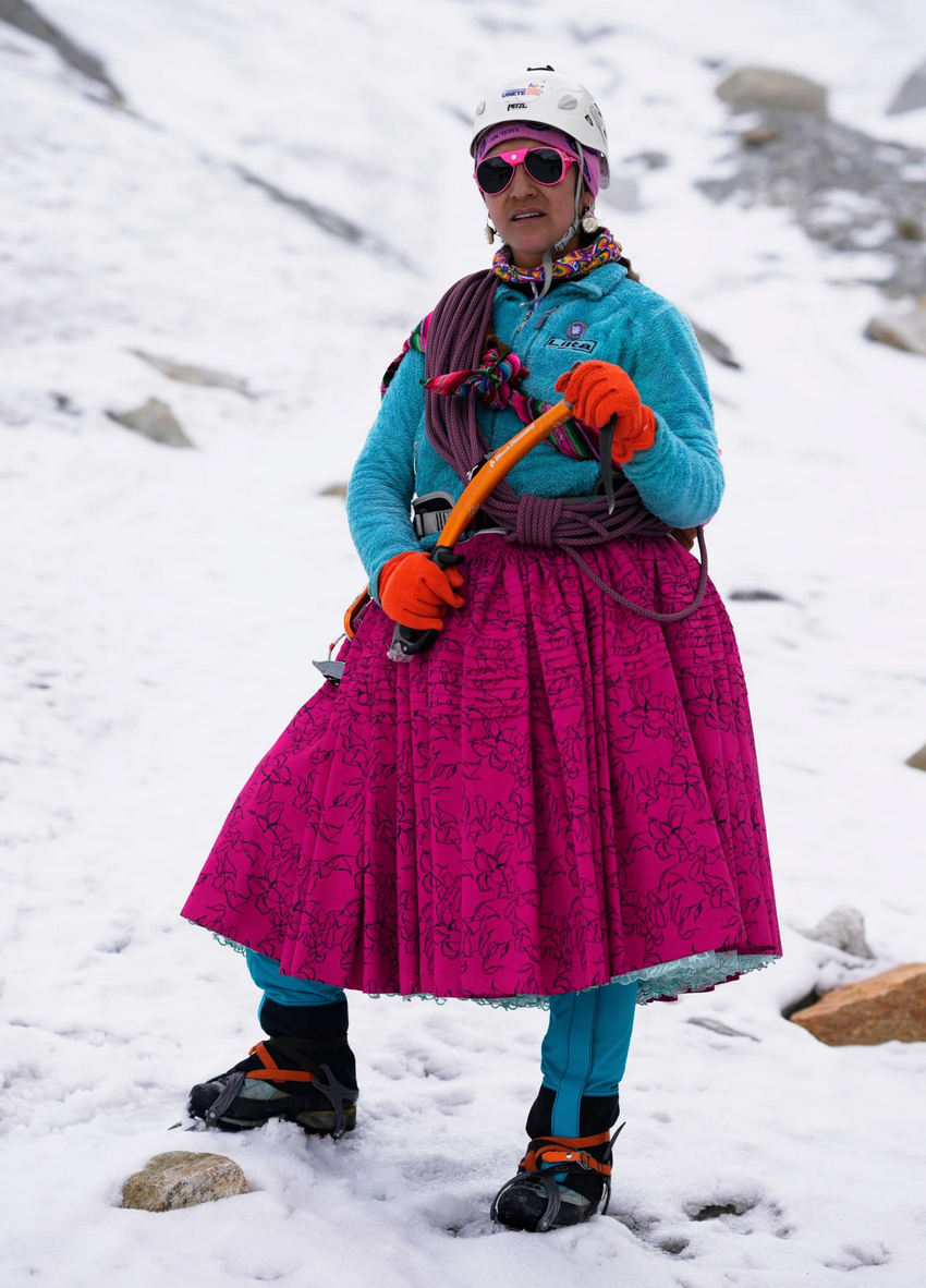 La guide de montagne Ana Lia Gonzales sur le glacier Huayna Potosí près d'El Alto, le 14 avril 2025.