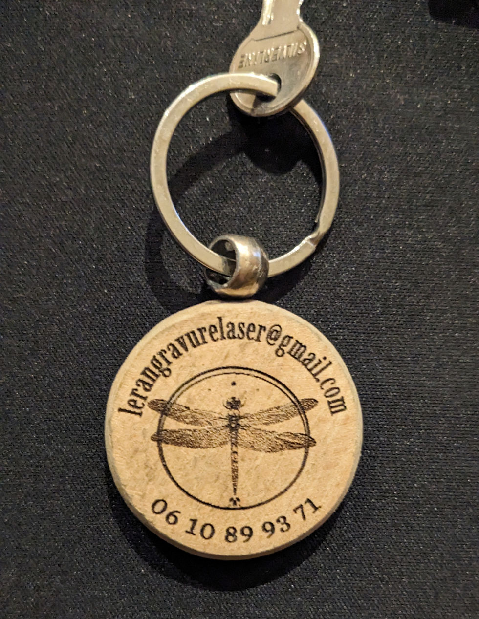 Miniature : Porte-clé en bois personnalisé : Un souvenir authentique et durable 🔑🌳