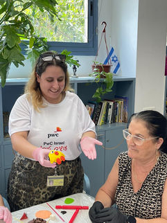 חברת PWC וותיקי בית רוזן ביצירה משותפת של קאפקייקס מעוצבים