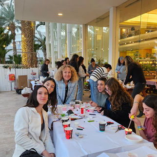 בנק לאומי - סדנת סבונים ונרות לנערות מפונות מקיבוץ בארי