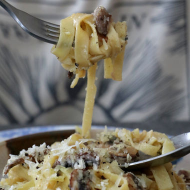 פסטה עם פטריות צלויות ושמנת