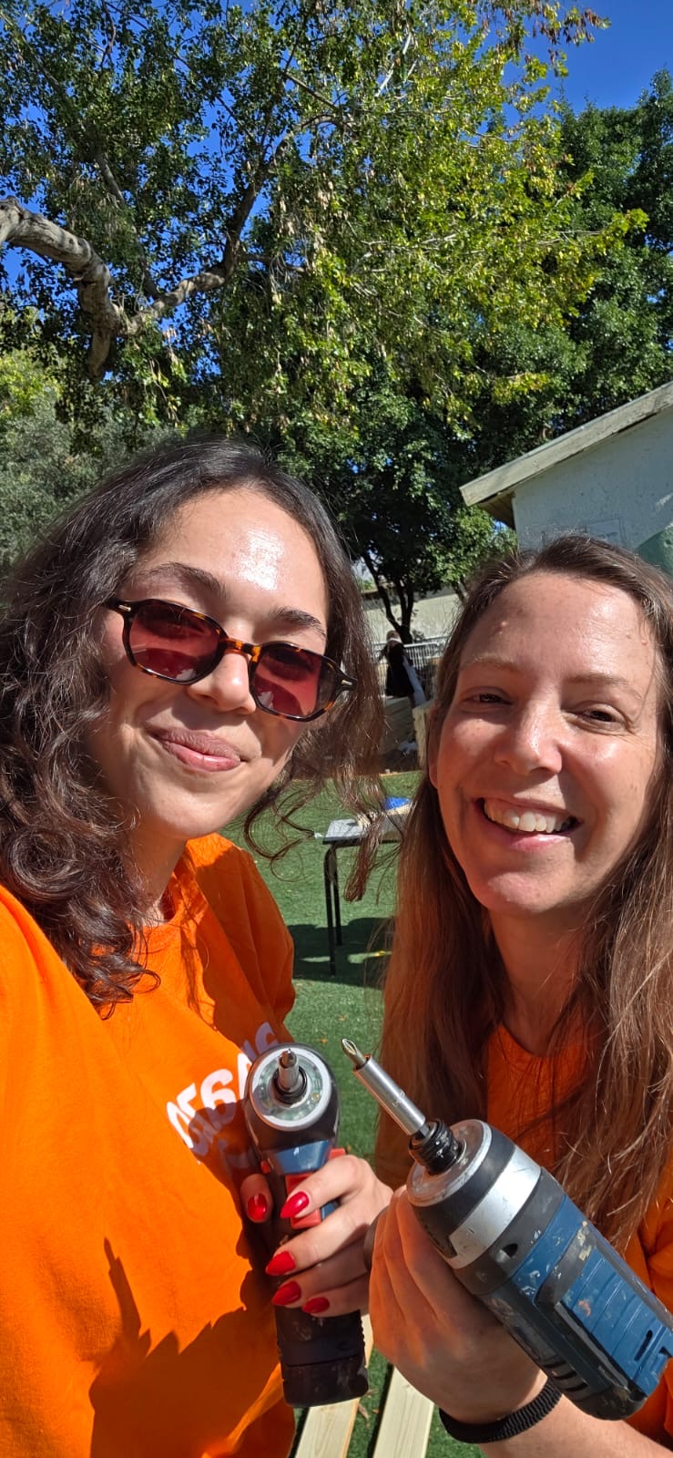 חברת אמזון בשיפוץ ספרייה בית ספר שטרכמן