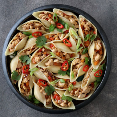 קונכיות פסטה במילוי עוף אסייתי