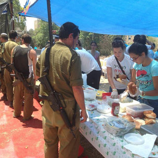פעילות עם חיילים