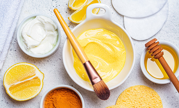 Preparation of turmeric face mask with h
