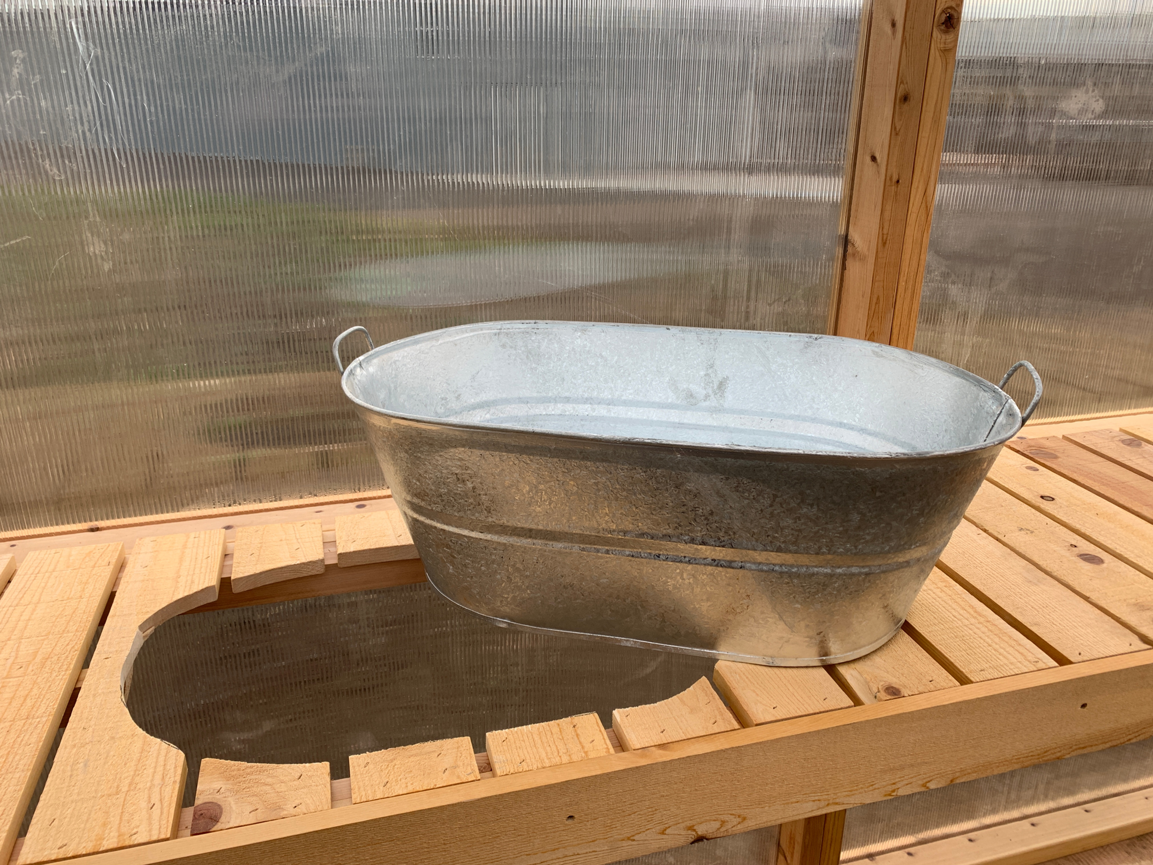 Potting sink with drawn