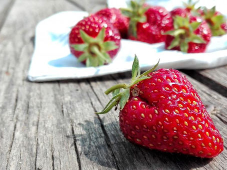 Giornata della Terra e MangioTutto, con fragole e robiole di Roccaverano nel GAS Verdessenza