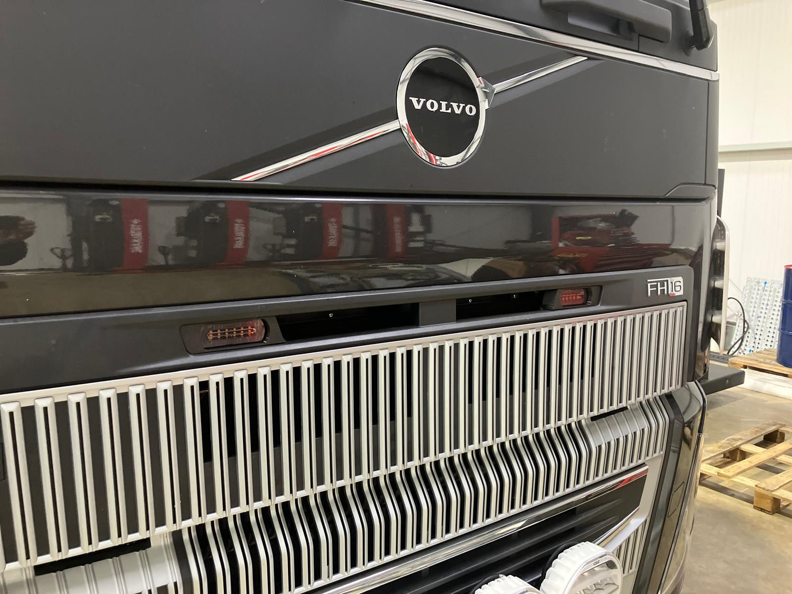 Volvo FH16 Smoked HALO Strobe Lights Brackets (Pair)