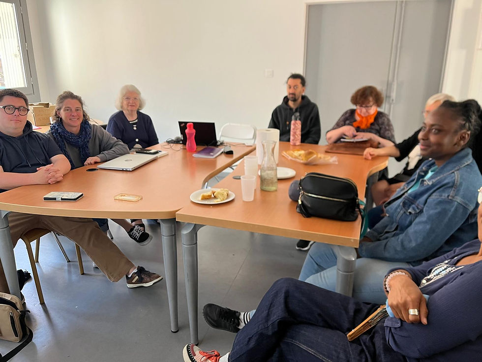Bénévoles, bénéficiaires et partenaires réunis pour le lancement du projet de cuisine solidaire de l’Escabel.