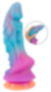 Fantasy Dildo Mystic Dragon von Beasty Cocks. Farbverlauf Blau-Pink. Seitenansicht schräg rechts. Ausgeprägte Strukturen