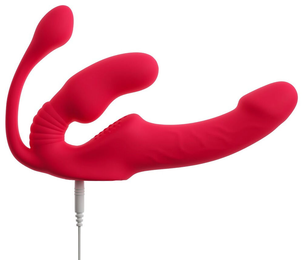 Thumbnail: Roter Strapless Strapon Vibrator Triple Teaser RC. Inkl Analplug. Seitenansicht rechts mit eingestecktem Ladekabel