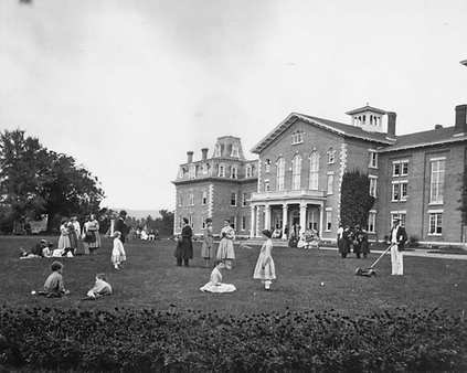 Mansion-House-front-lawn.png