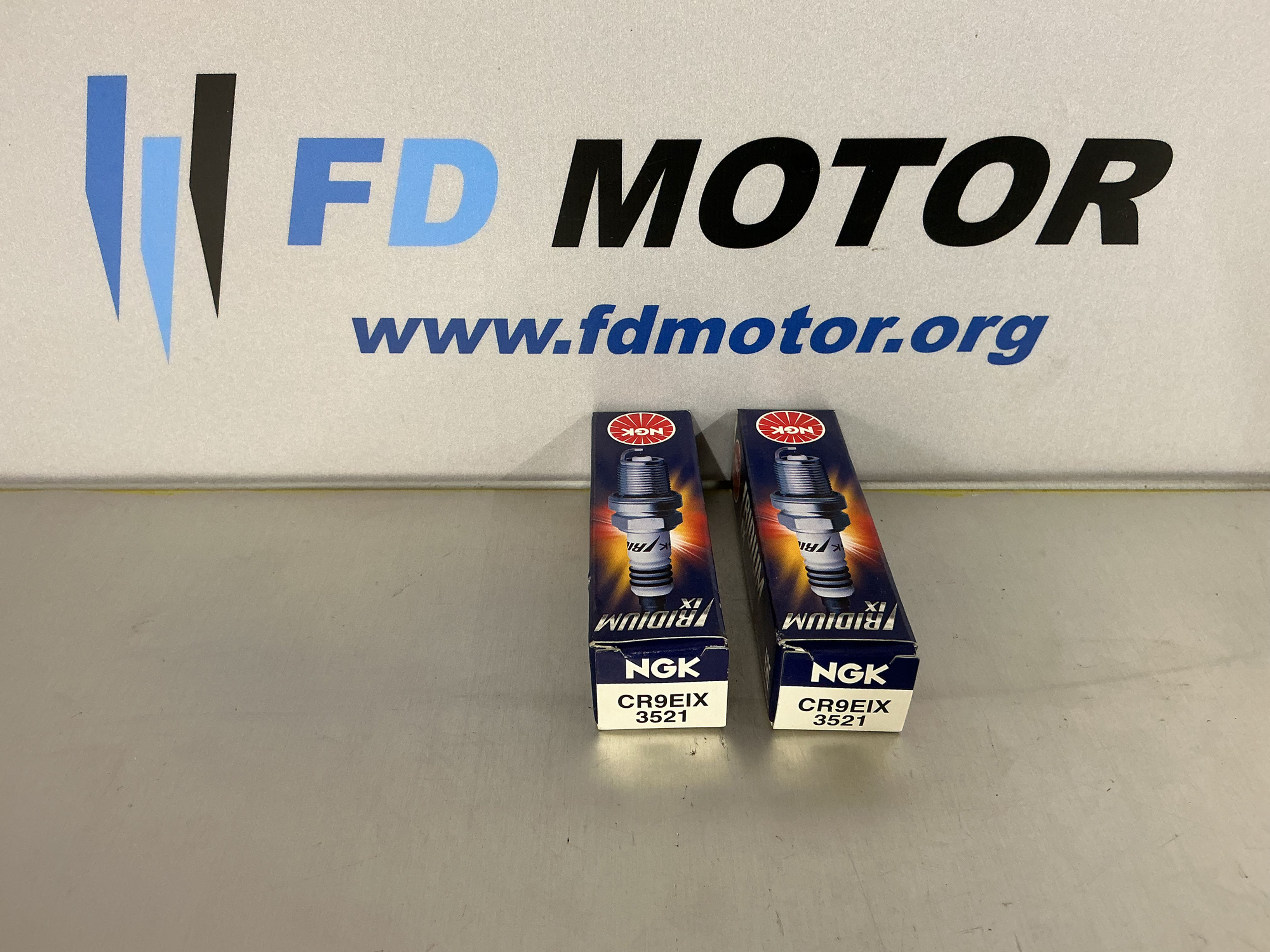LOT 2 BOUGIES NGK CR9EIX IRIDIUM IX Neuves
