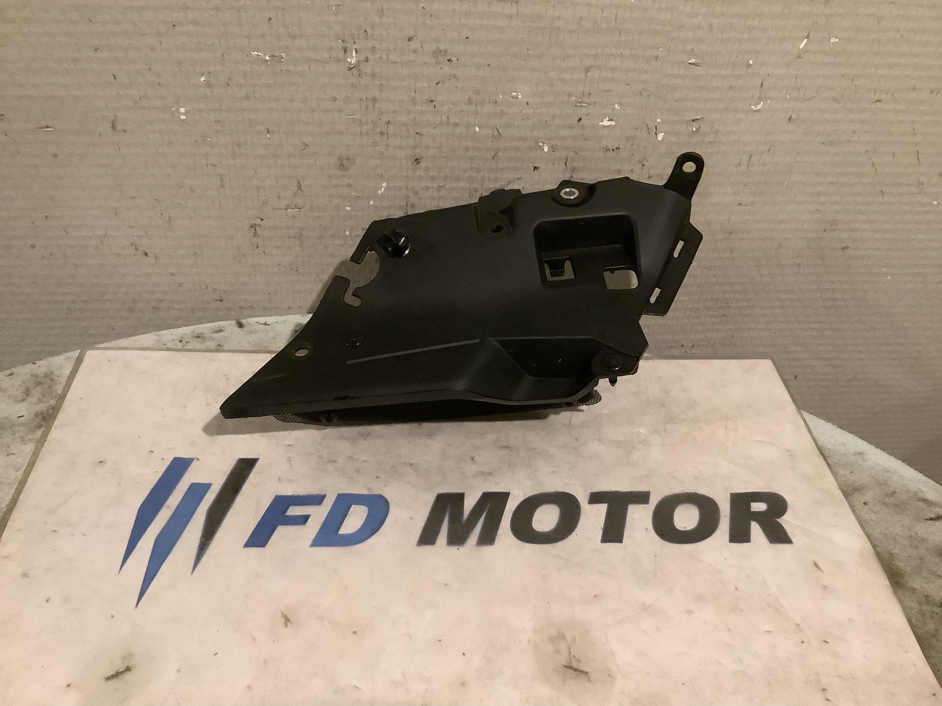 Cache plastique MT09