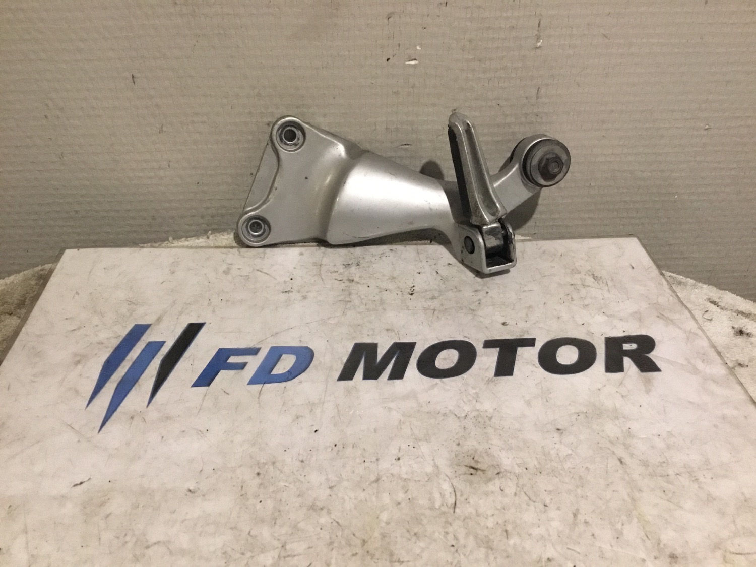 Cale pied arrière gauche 