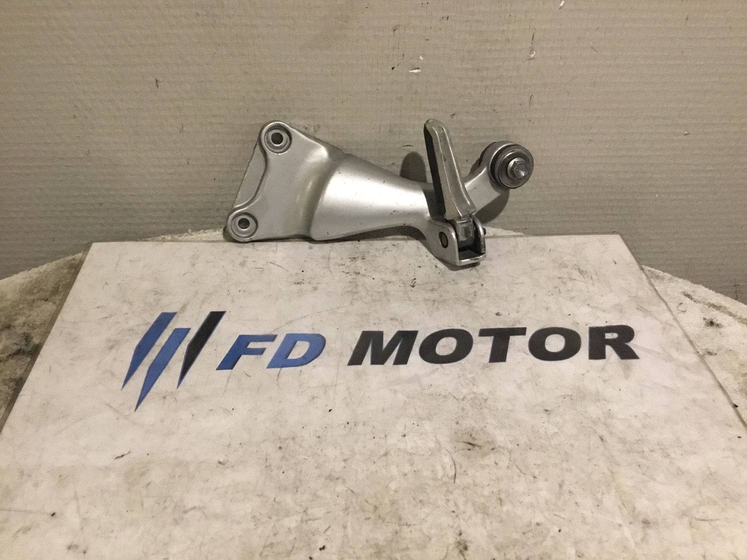 Cale pied arrière gauche 