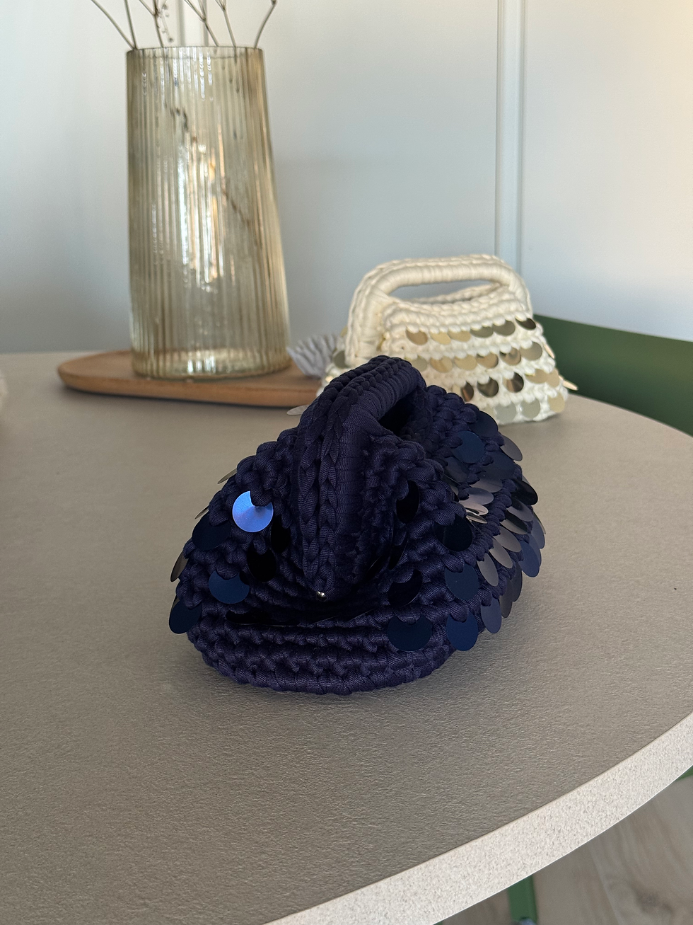 Miniatura: Fish bag blu con fondo in similpelle