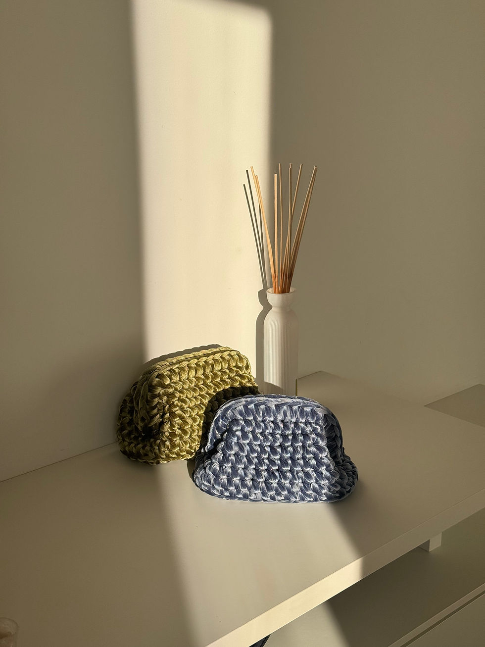 Miniatura: Clutch in velluto celeste