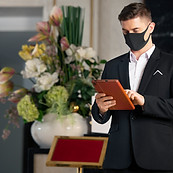 hotel-receptionist-work.