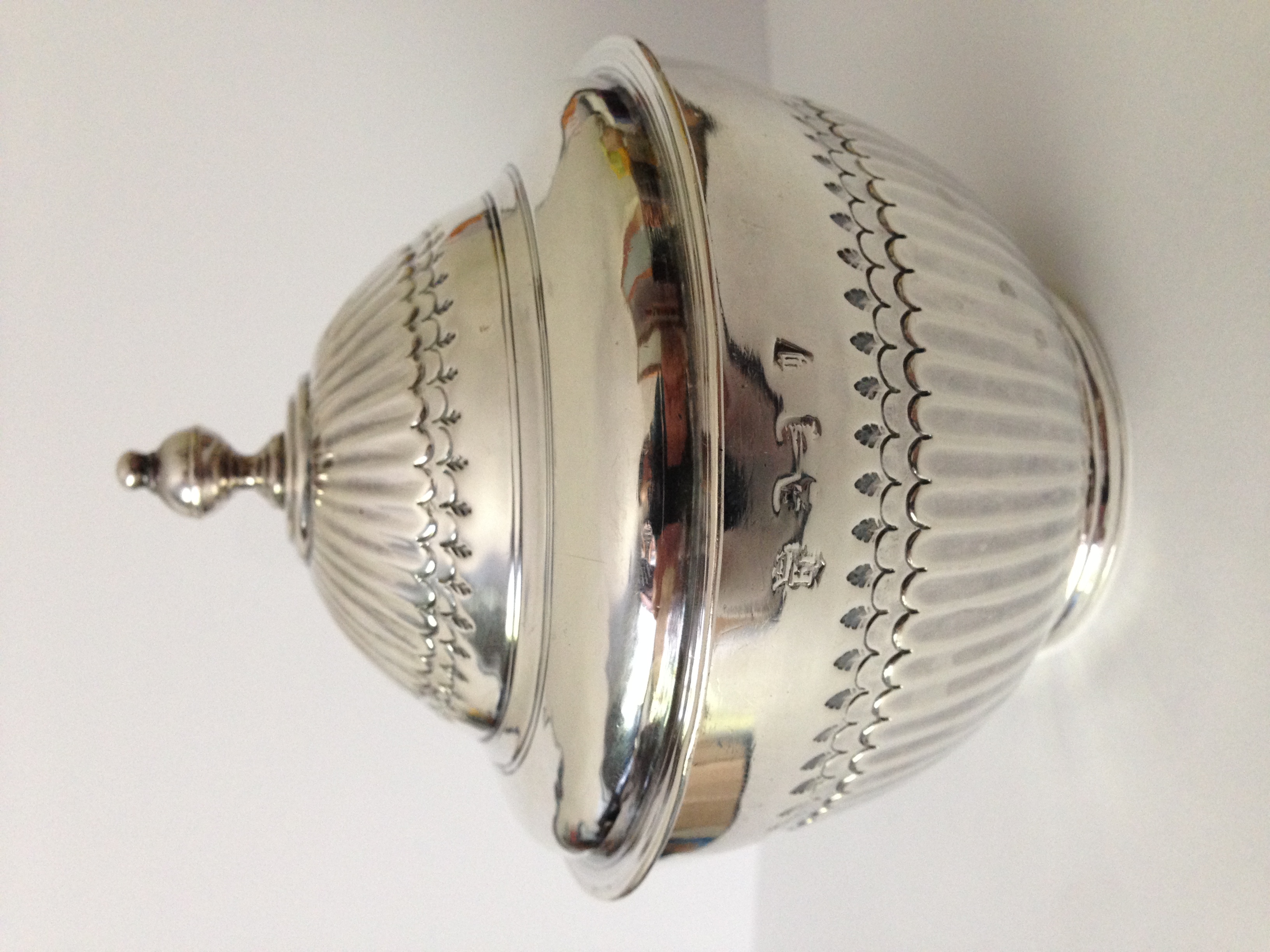 Queen Anne Covered Tea Bowl