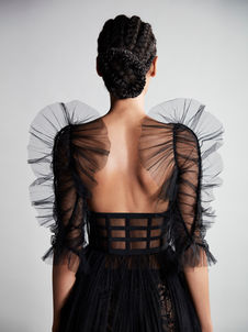 Direction artistique et photographie de publicité de corps, de cheveux, de vêtement, de peau de luxe à Instagram, TikTok