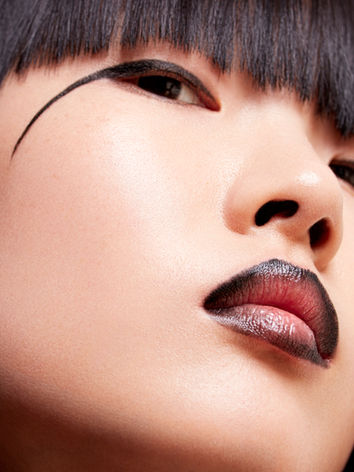 Beauté professionnelle réalisée par Wonderland Studio : portrait avec maquillage, peau pour campagnes beauté, cosmétiques et luxe