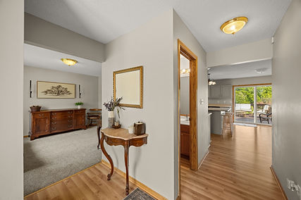 9217 Ridgeview Dr, Johnston, IA 008.jpg