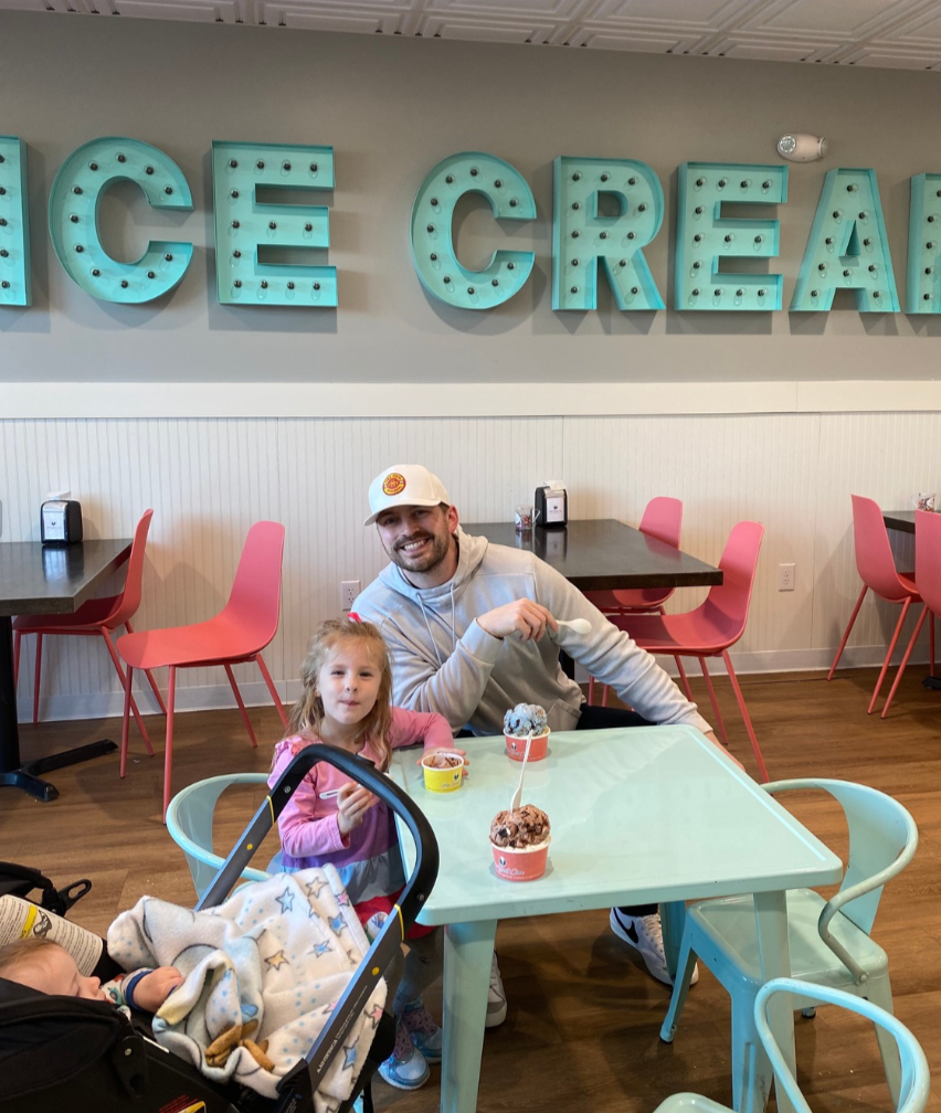 Father and daughter eating ice cream
