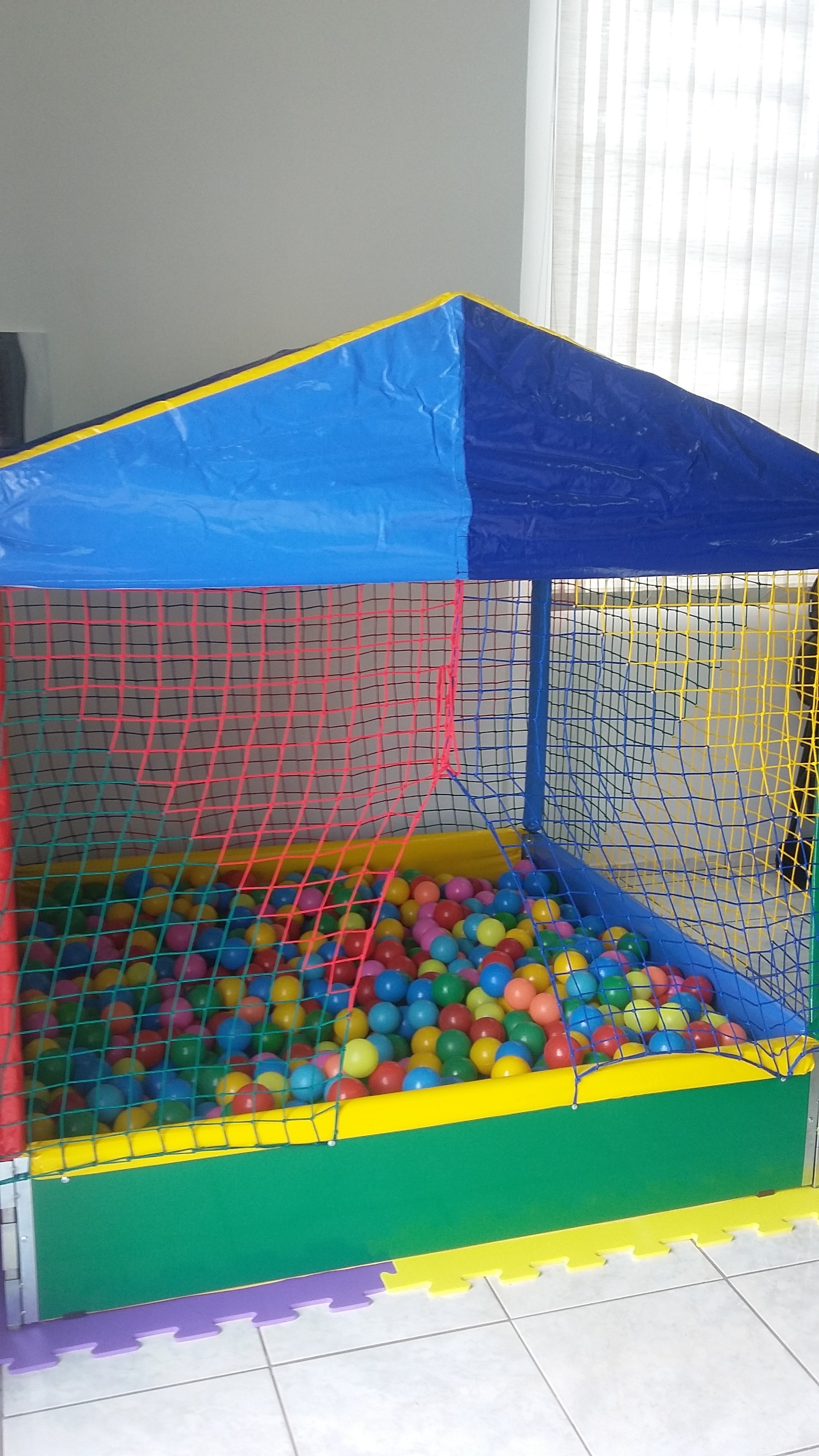Piscina de bolinhas casinha