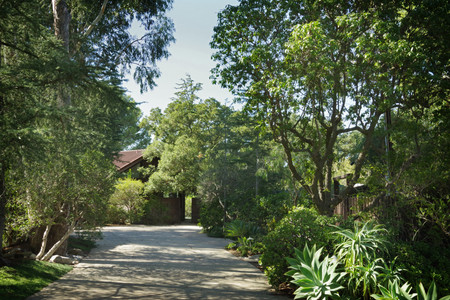 Driveway 5 view of house IMGP5677.jpg