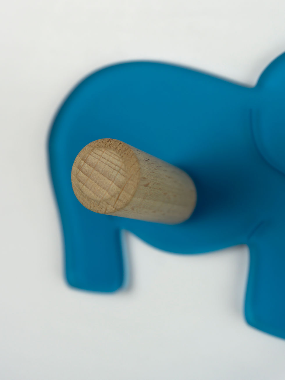 Miniature : Patère munu bois et plexiglas bleu éléphant zoom
