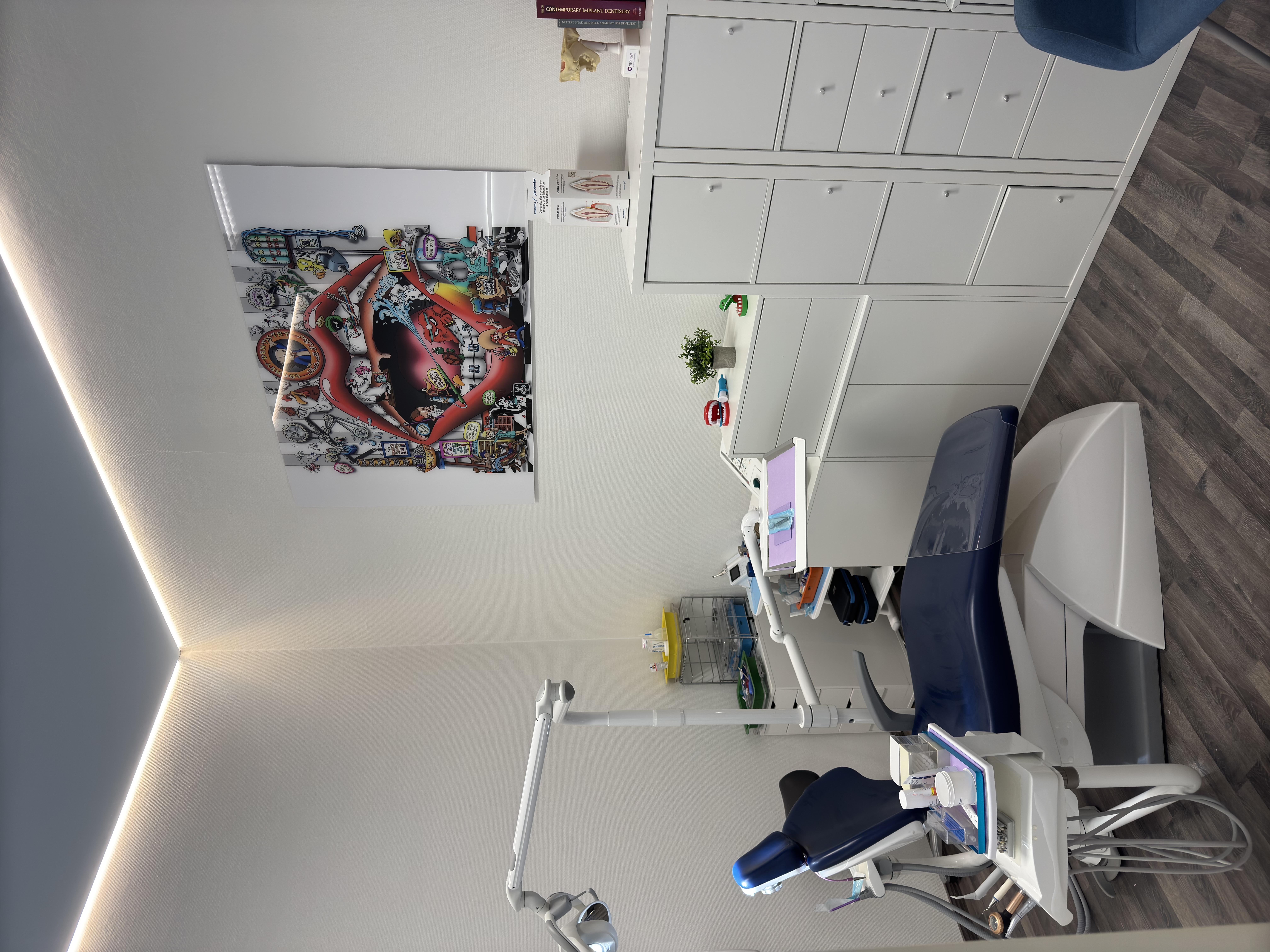 intérieur d'une salle de soin du cabinet dentaire diddeleng