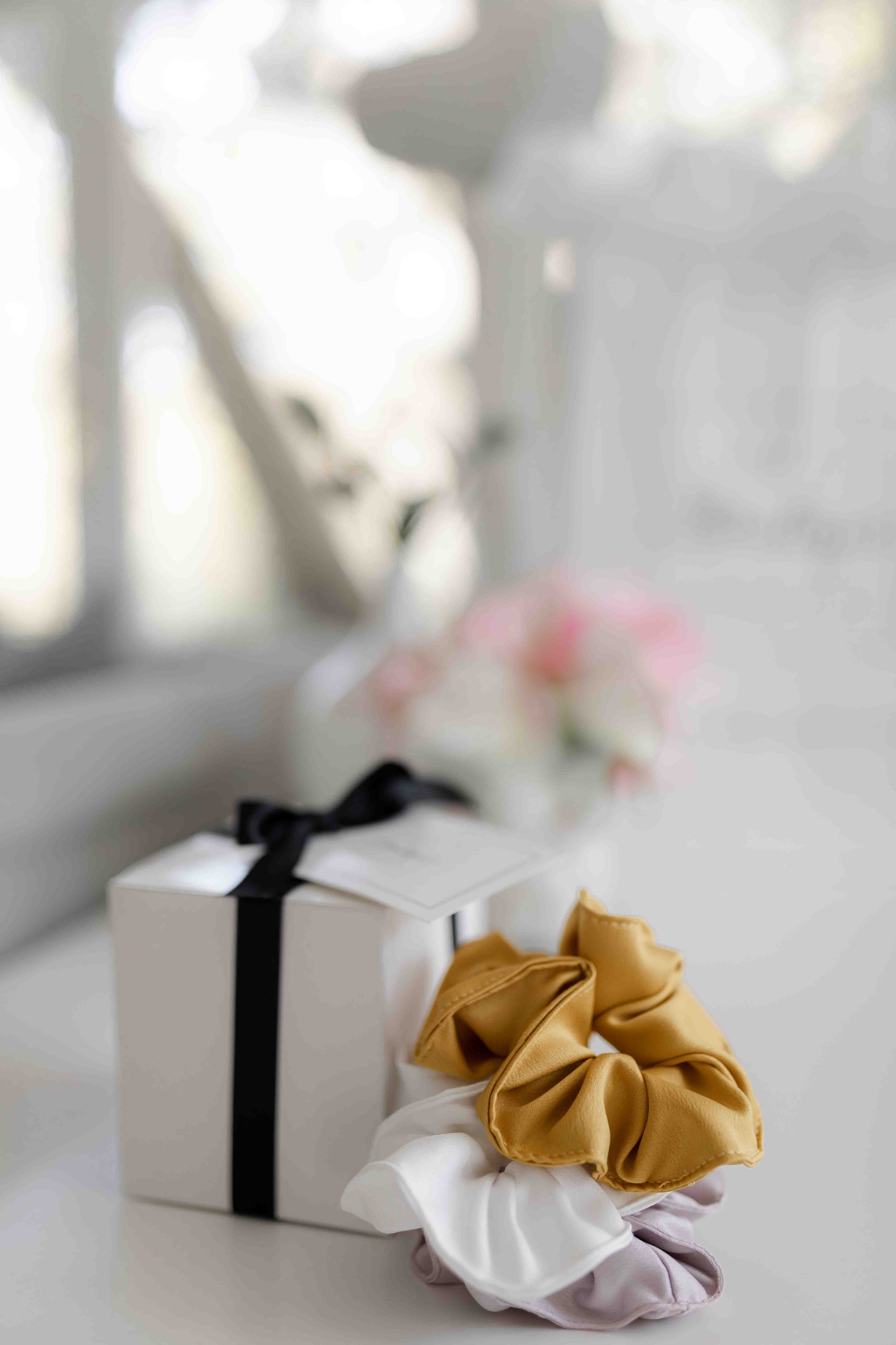 SINGLE SATIN SCRUNCHIE - 10% OFF