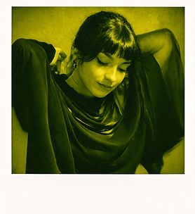 Ritratto tranquillo con luce morbida.png