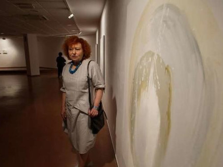 La pintura de Consuelo Vallina abraza la poesía de Aurelio González Ovies
