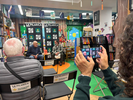Presentación de "Pequeños pasos para grandes poetas" en Mieres (Asturias, España)