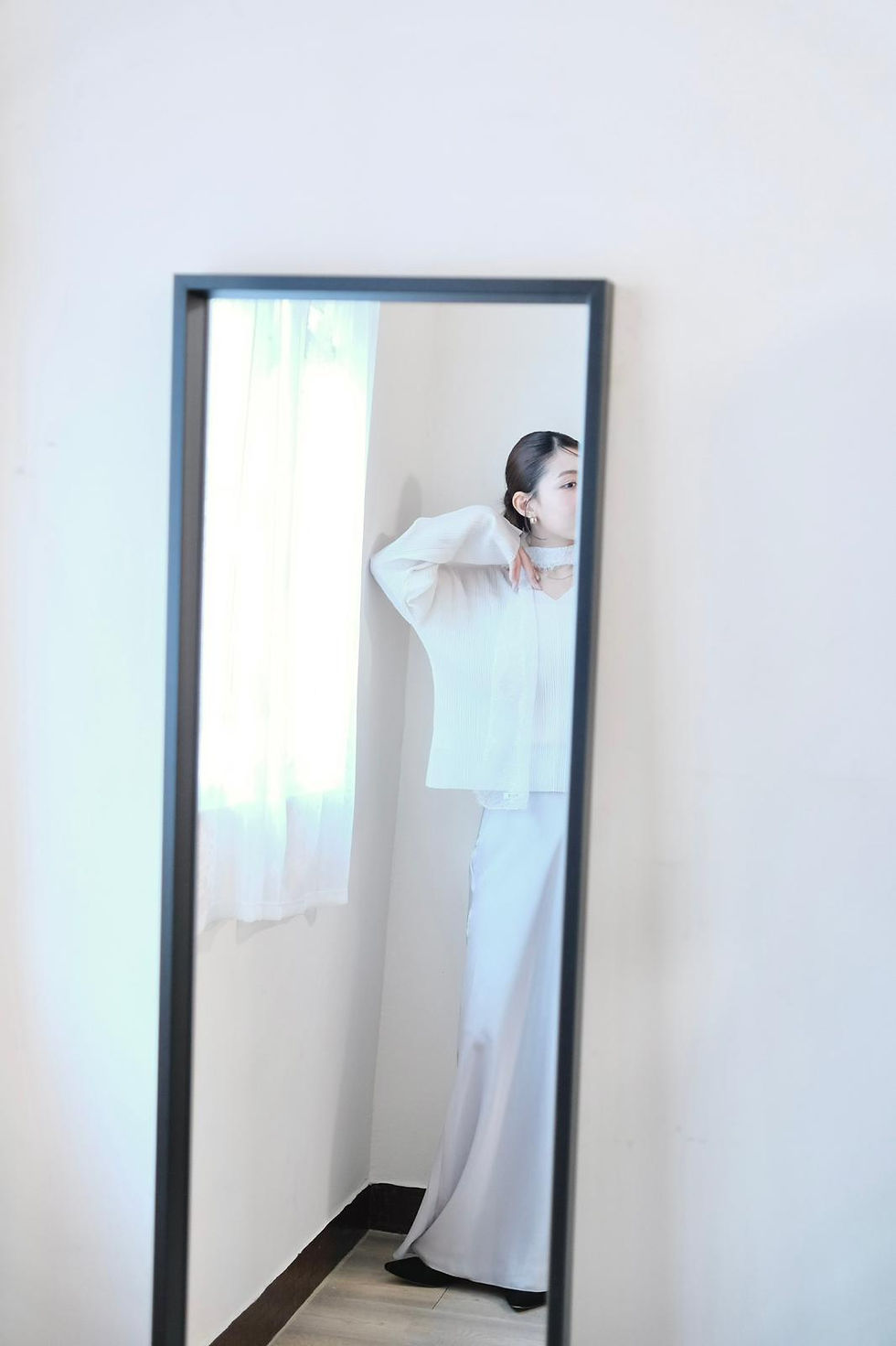 縮圖：Della light pleated blouse