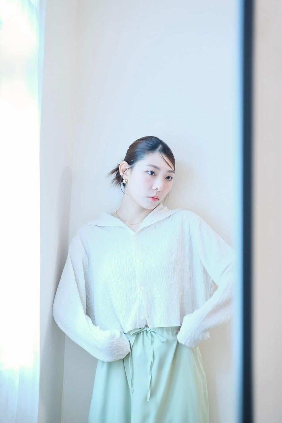 縮圖：Glossy white split skirt 