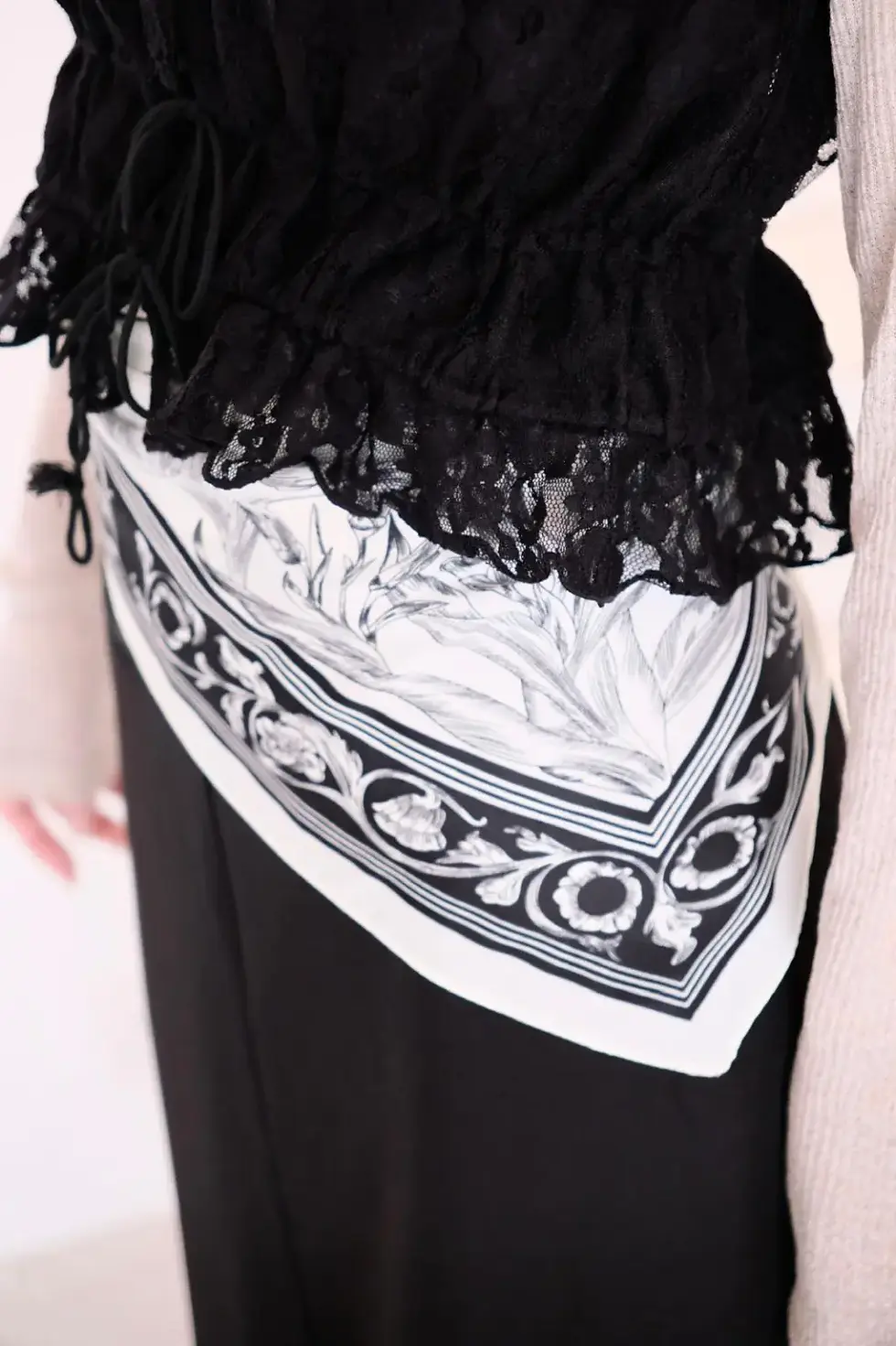 縮圖：Black & white square