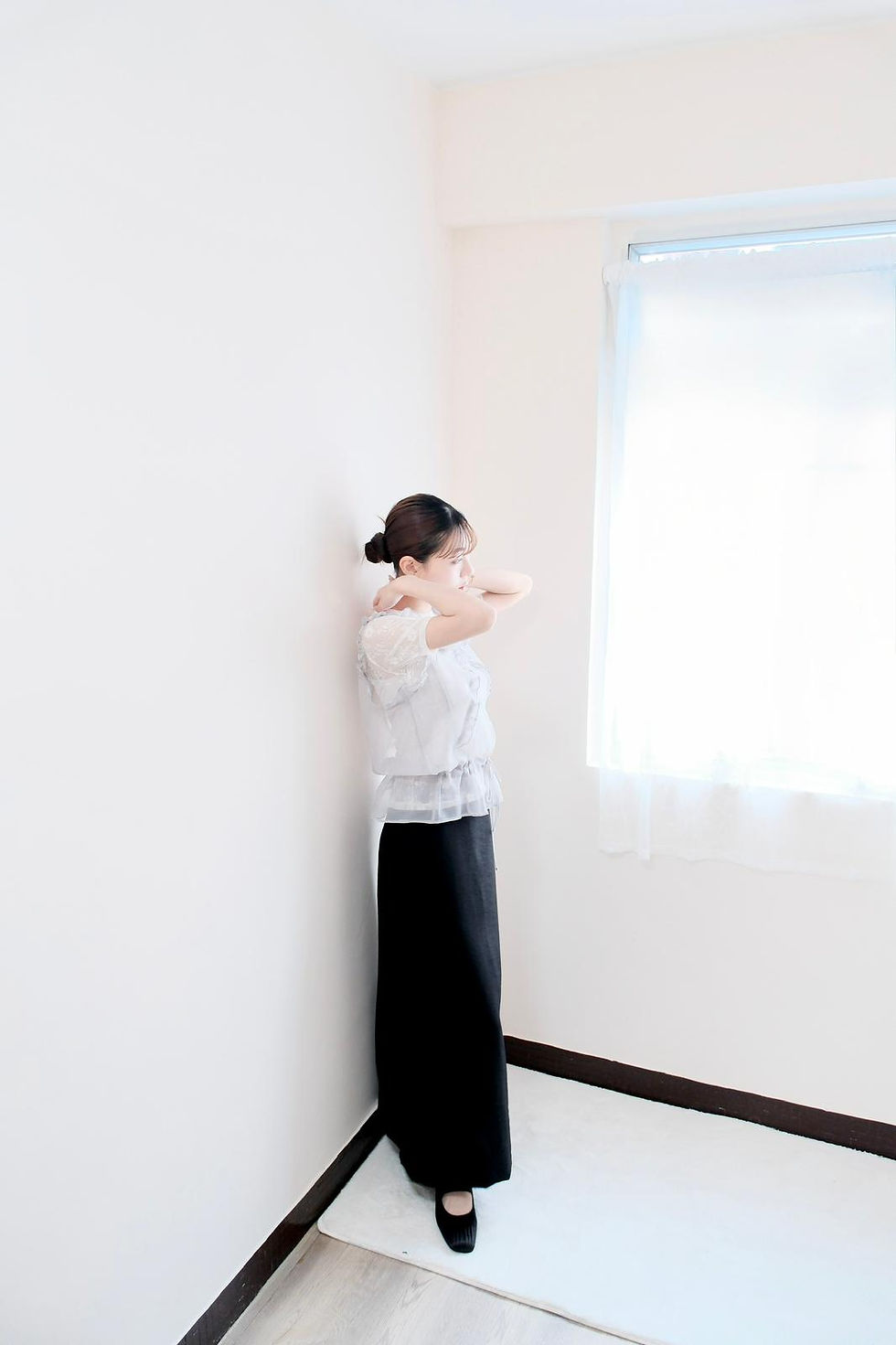 縮圖：Anika ruffle sheer grey vest 