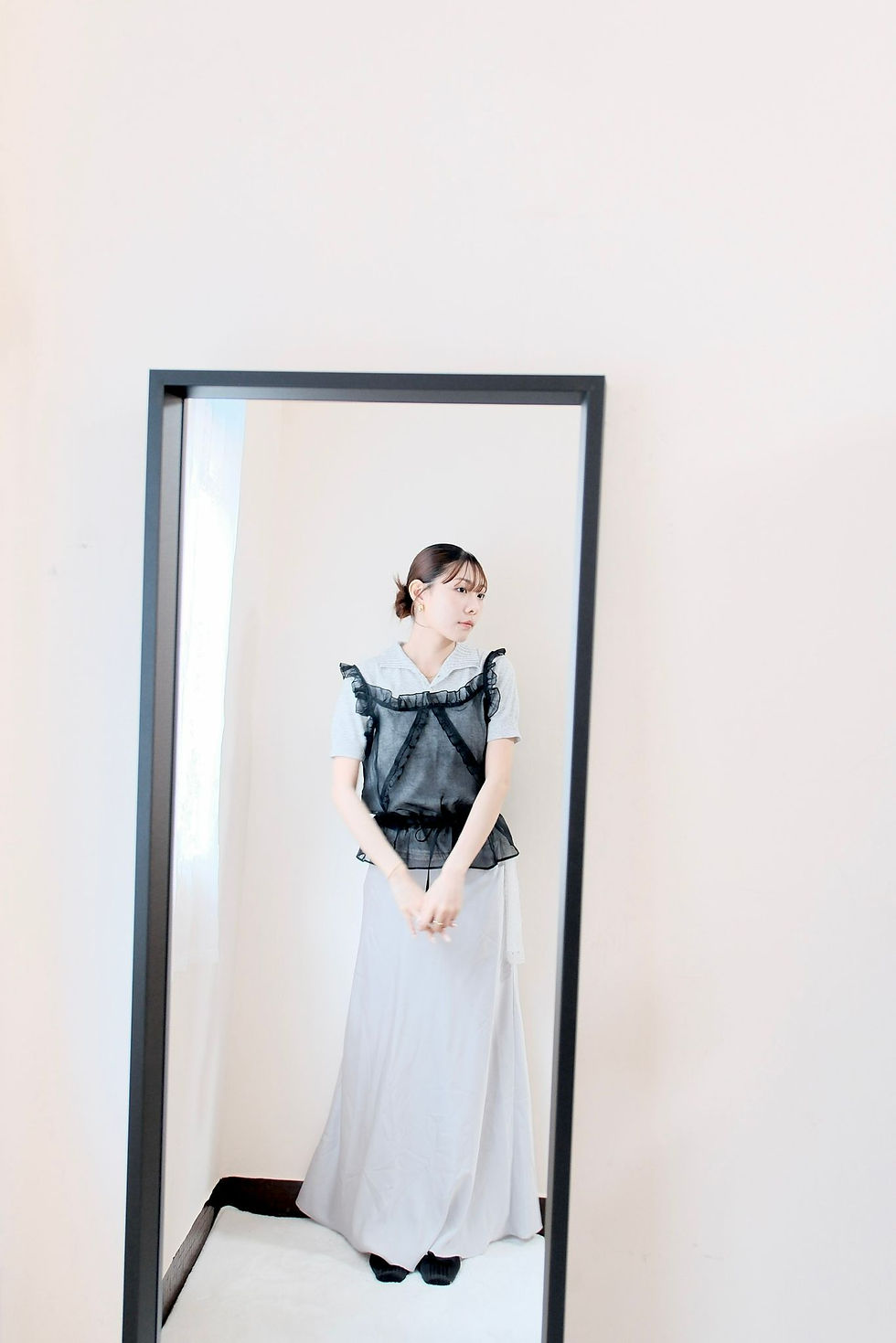 縮圖：Anika ruffle sheer black vest 