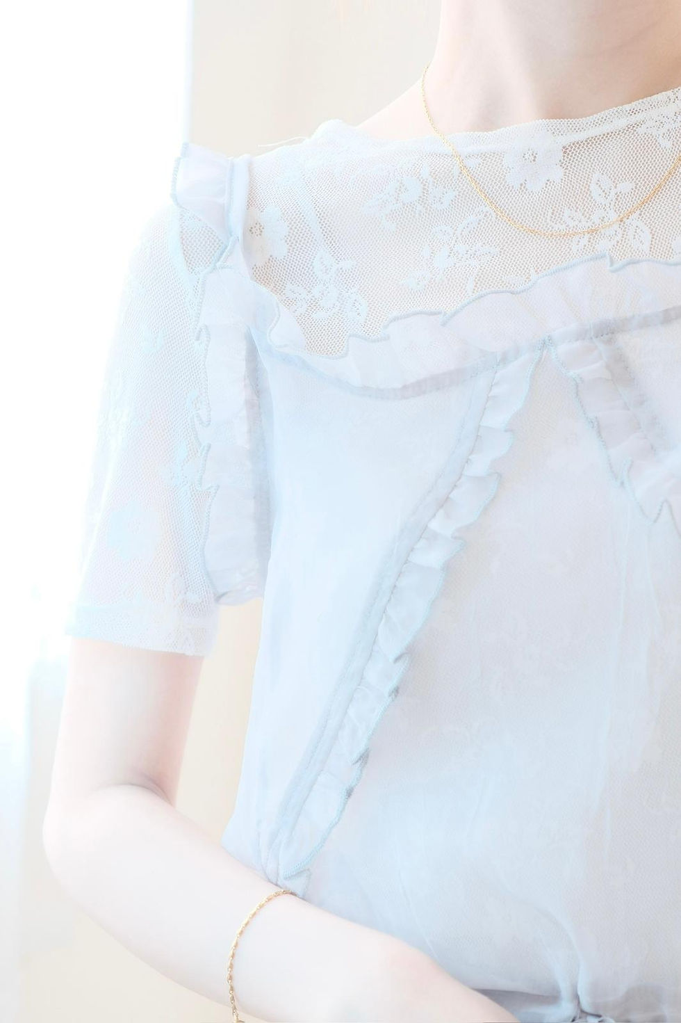 縮圖：Anika ruffle sheer grey vest 