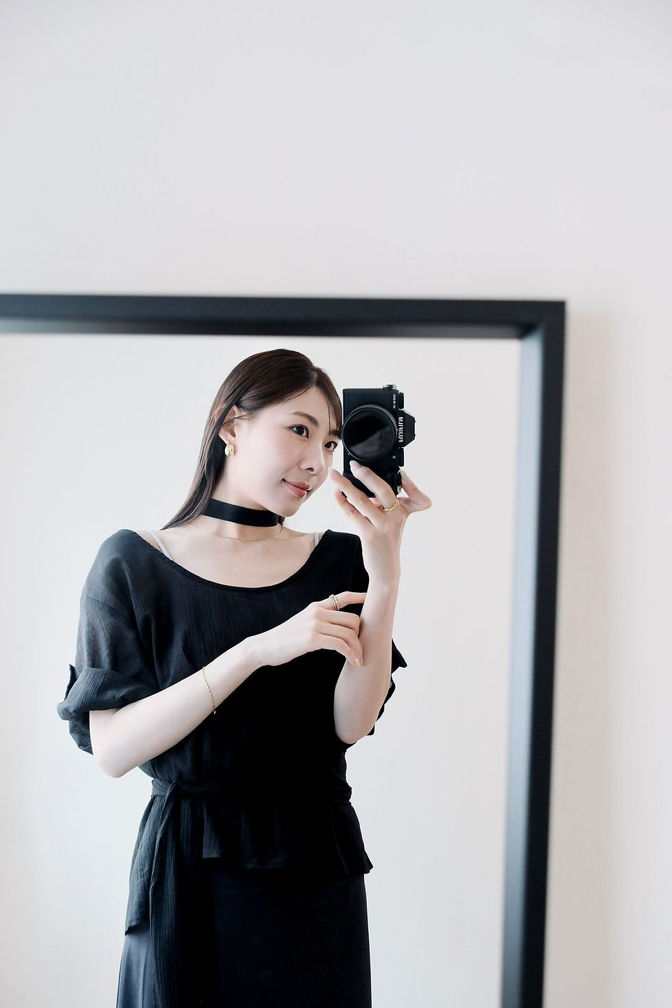 縮圖：Black round softy blouse 