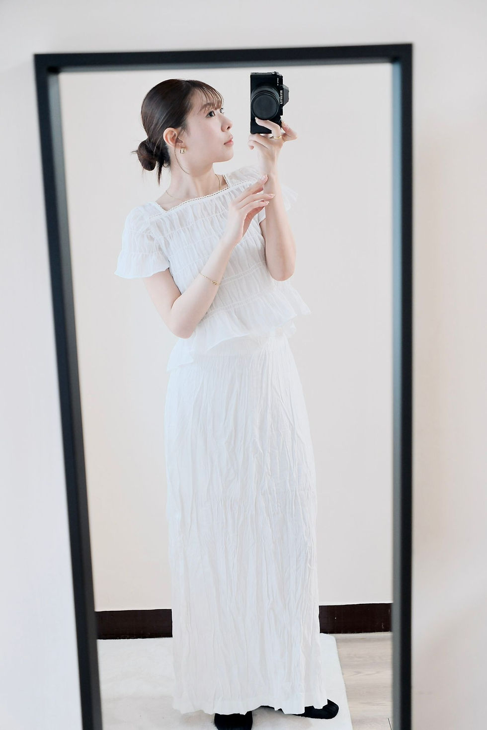縮圖：Wrinkle white sheer skirt