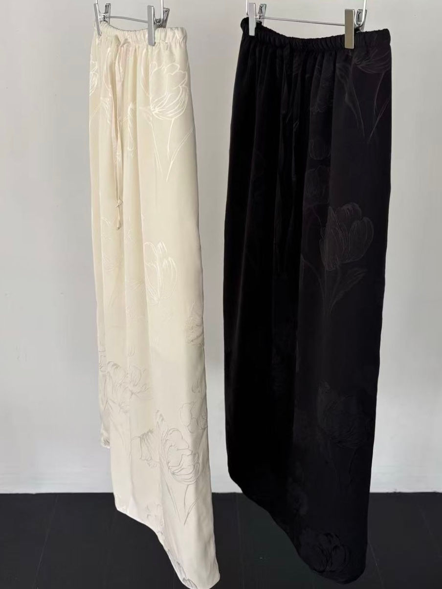 Black floral pattern silky skirt