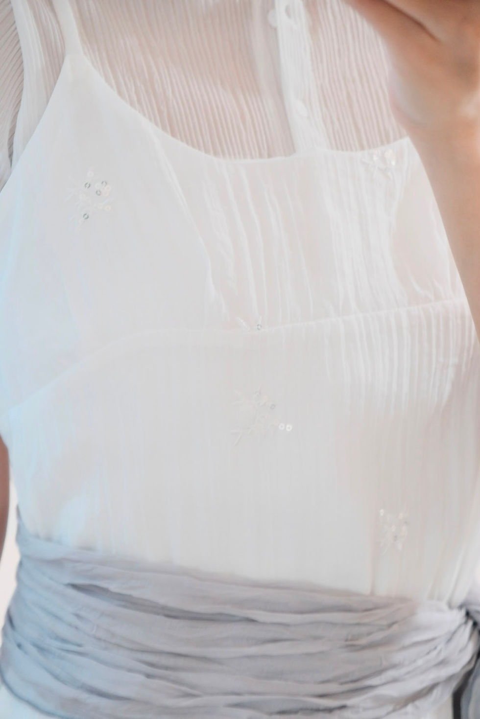 縮圖：Chaya pleated white blouse 