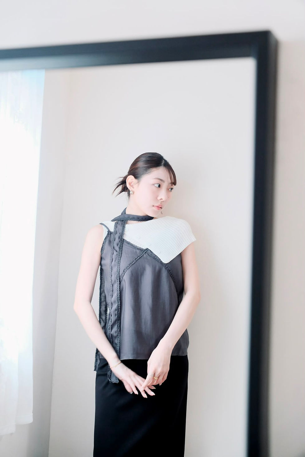 縮圖：Arely white button irregular blouse