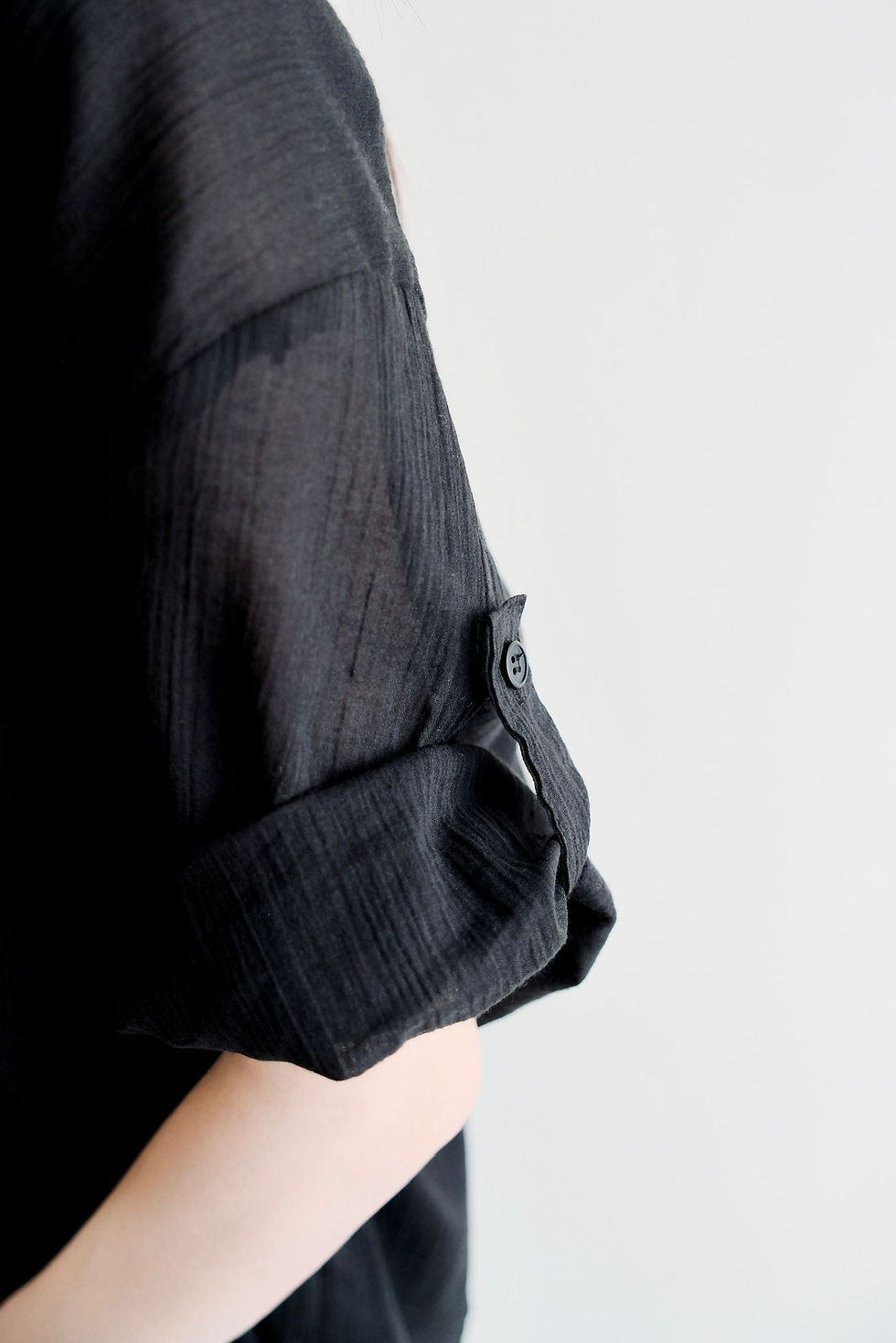縮圖：Black round softy blouse 