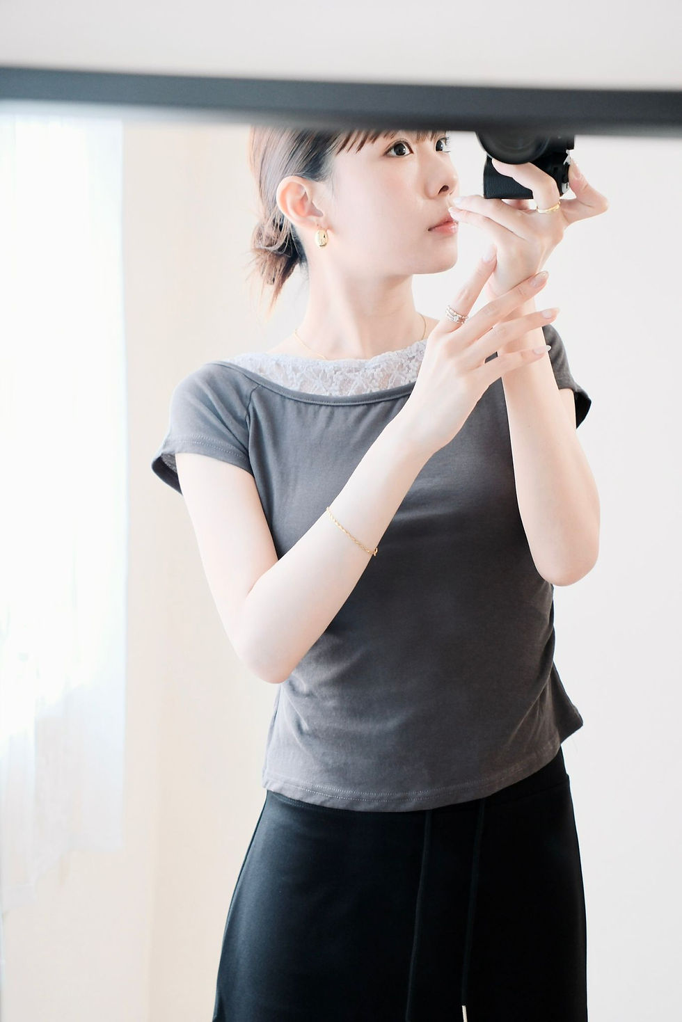 縮圖：Arya lace patched charcoal blouse 