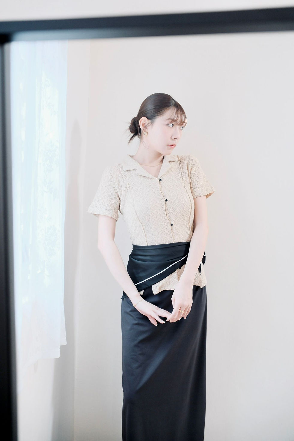 縮圖：Beige pattern shirt blouse